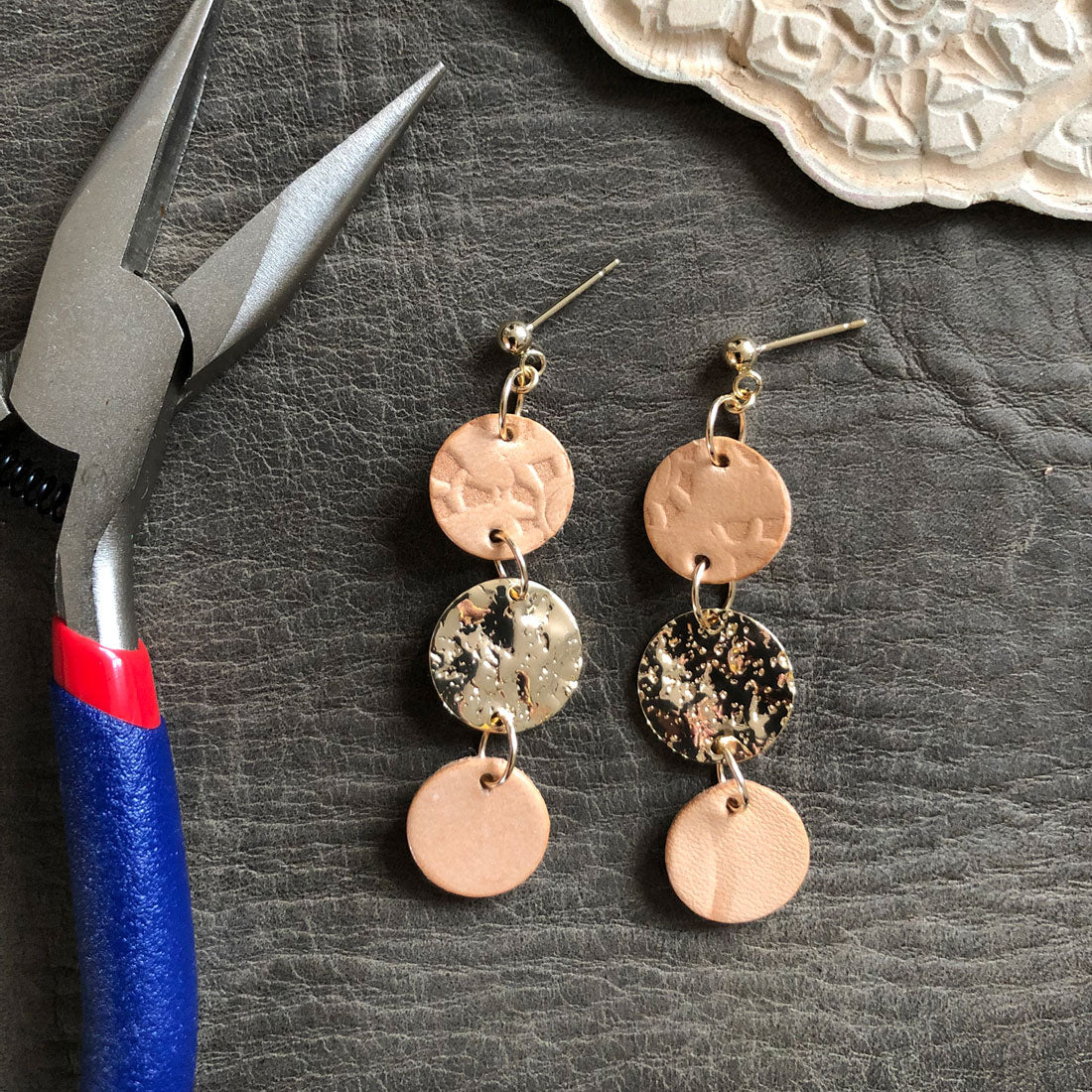 Three circle dangle earrings - gold disc