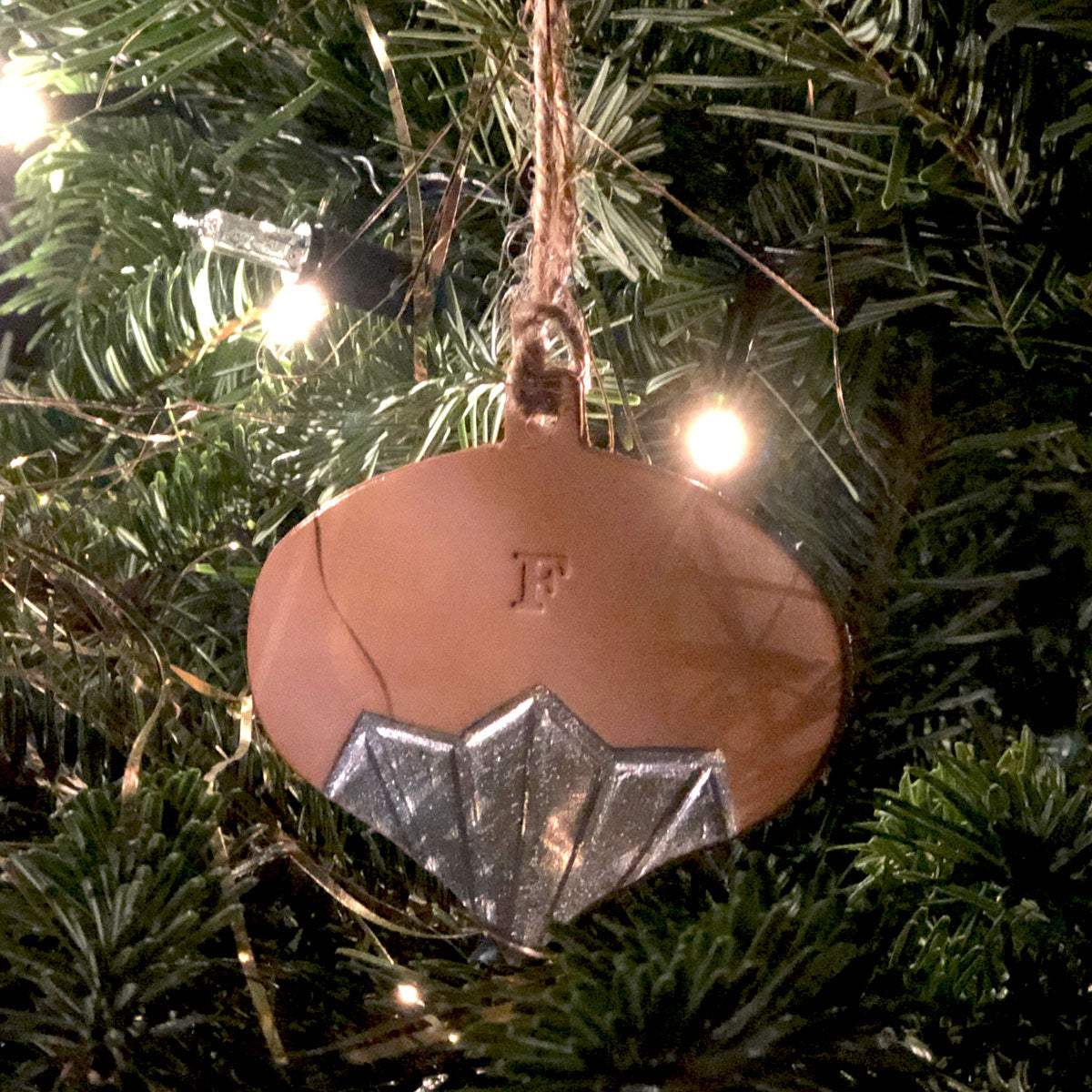 Handmade leather bauble decoration - Deco bottom