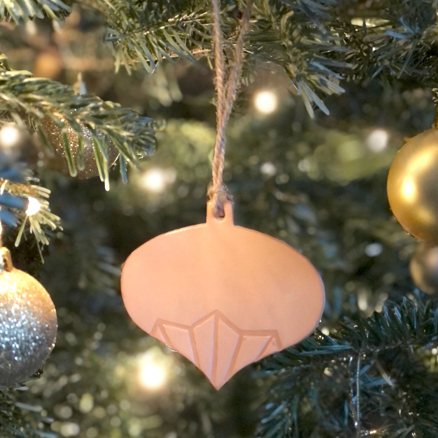 Handmade leather bauble decoration - Deco bottom